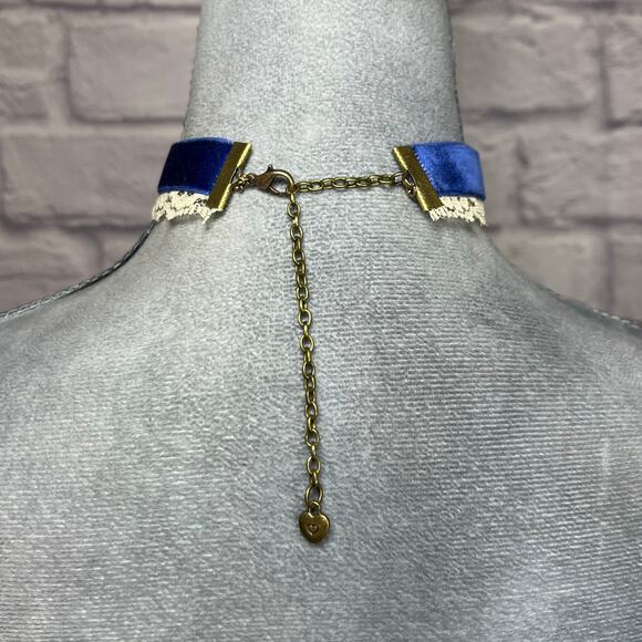 Handmade Victorian Style Skeleton Key and Royal Blue Velvet Choker Necklace - Picture 3 of 6